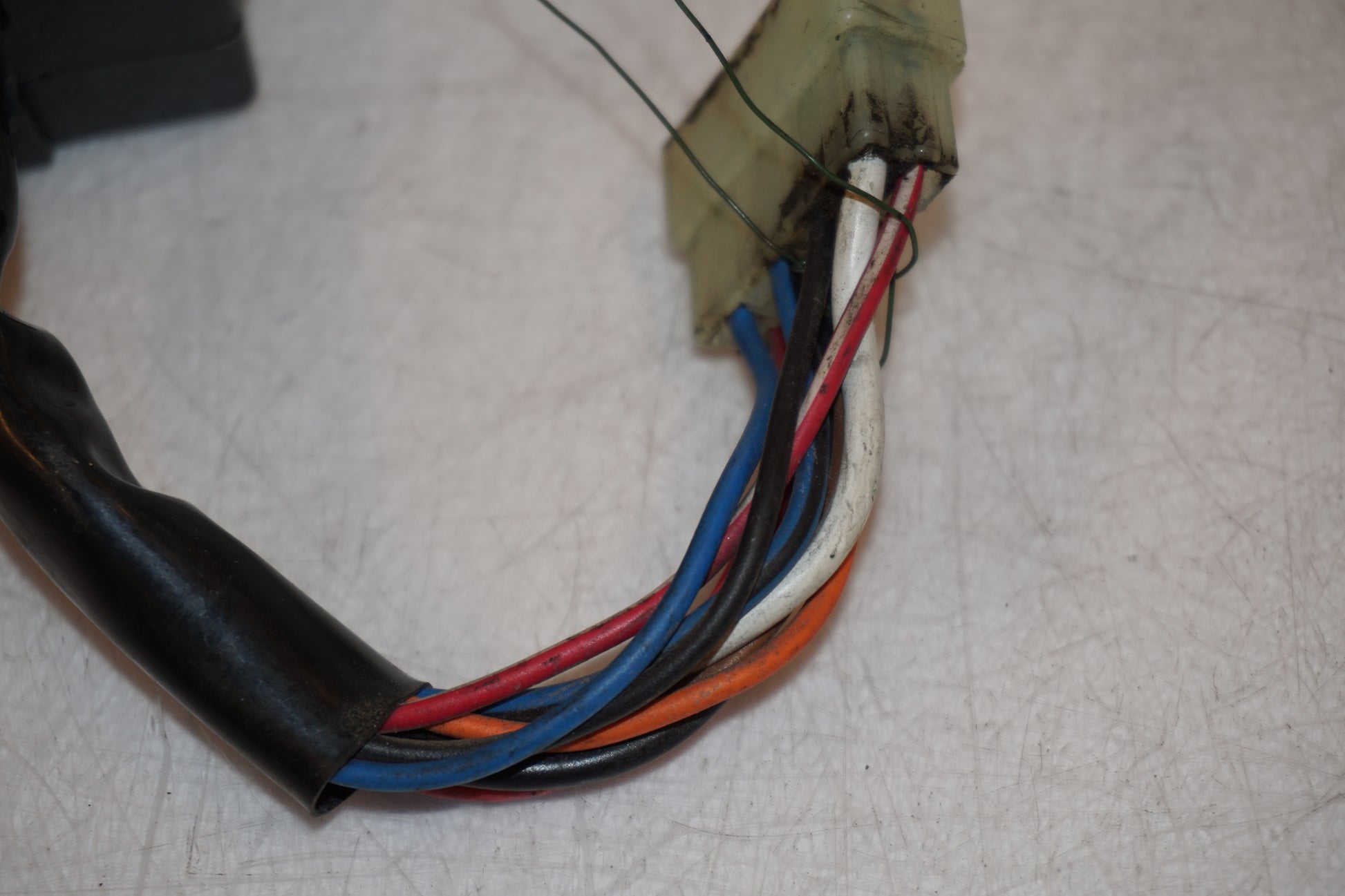 Snett uppifrån på Säkringsbox från en Triumph Legend TT -2001 motorcykel.