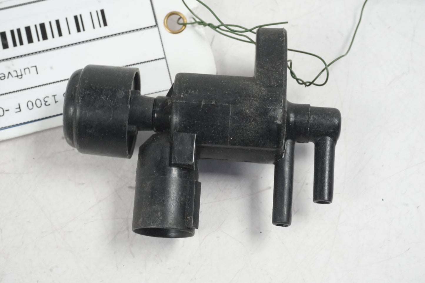 Baksidan på Luftventil från en Honda CB 1300 F -2004 motorcykel.