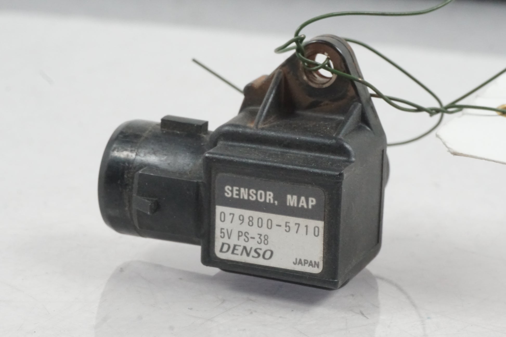 Framsidan på Mapsensor från en Honda CBR 900 RR -2000 motorcykel.