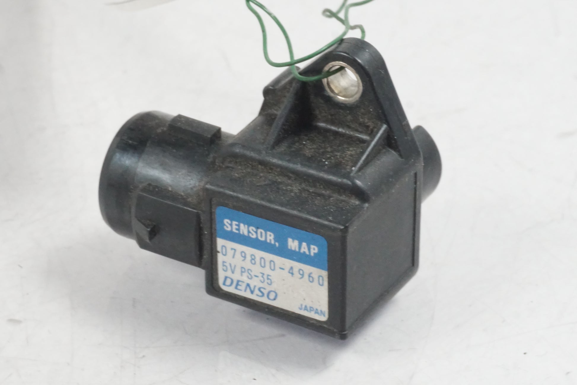 Framsidan på Luftsensor från en Honda CBR 1100 XX -2000 motorcykel.