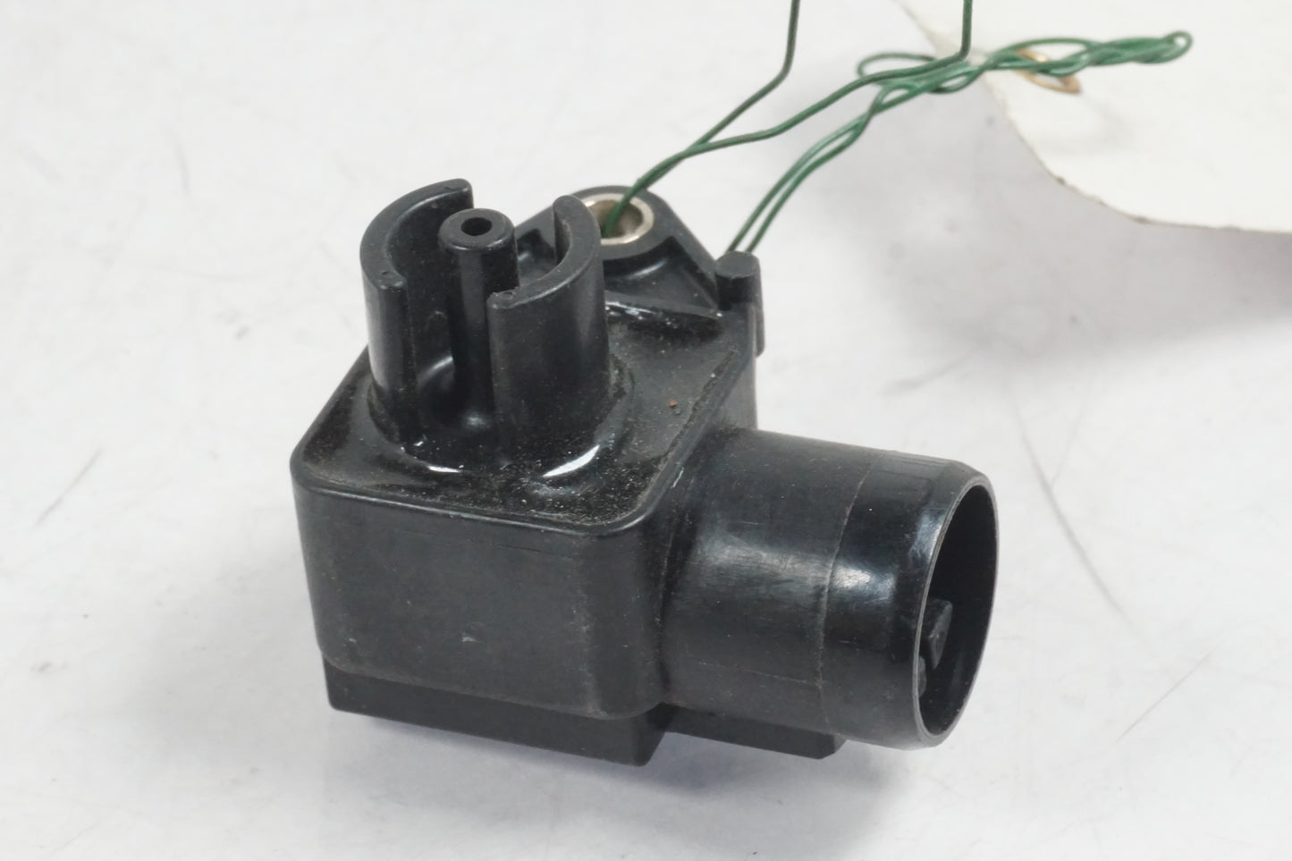 Höger sida på Luftsensor från en Honda CBR 1100 XX -2000 motorcykel.