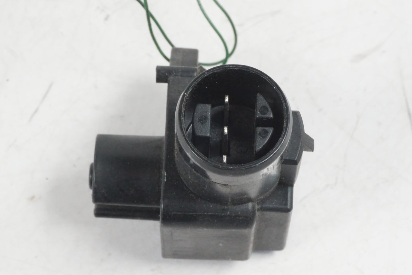 Vänster sida på Luftsensor från en Honda CBR 1100 XX -2000 motorcykel.