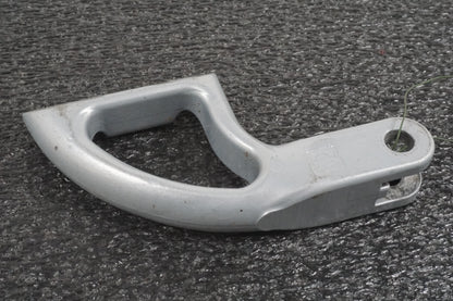 Baksidan på Fotpinnefäste från en H-D V-Rod 1130 -2002 motorcykel.