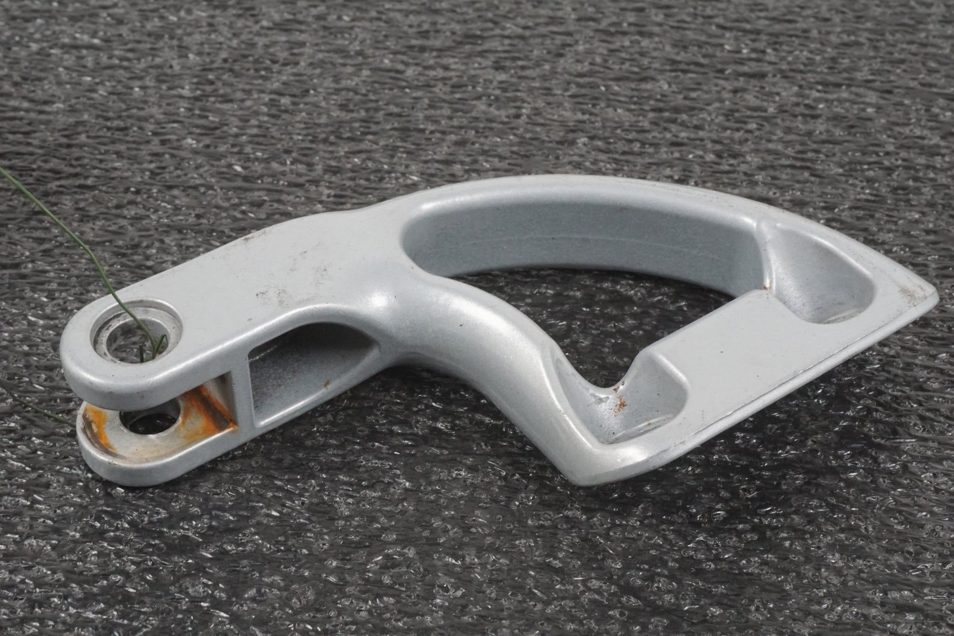 Höger sida på Fotpinnefäste från en H-D V-Rod 1130 -2002 motorcykel.