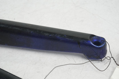 Vänster sida på Fotpinnefäste från en Buell X1 Lightning -2002 motorcykel.