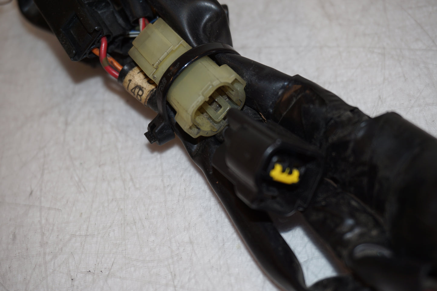 Snett uppifrån på Kablage från en Yamaha YZF 1000 R1 -2009 motorcykel.