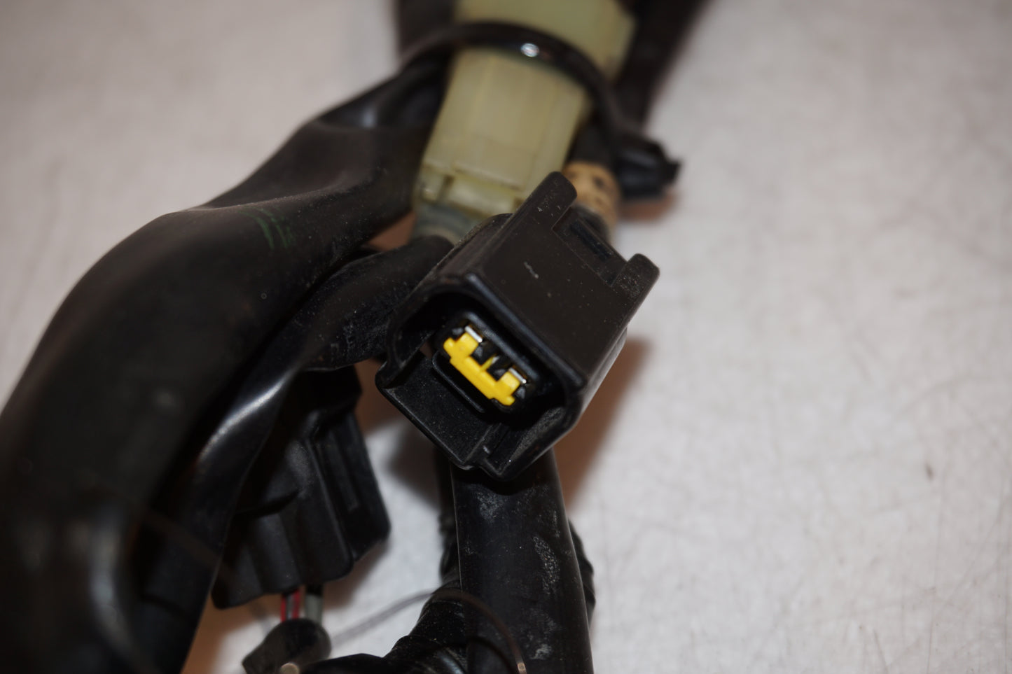 Snett nerifrån på Kablage från en Yamaha YZF 1000 R1 -2009 motorcykel.