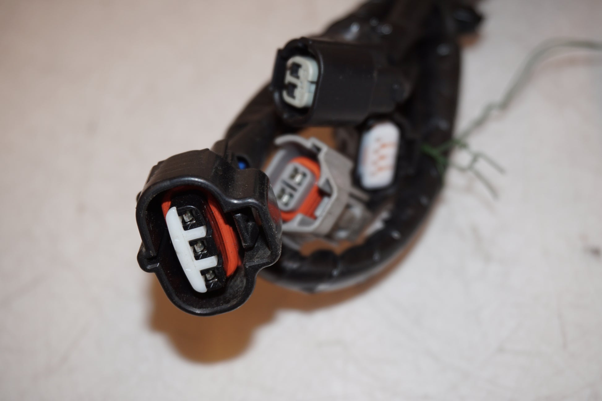 Snett nerifrån på Kablage från en Yamaha MT-07 -2014 motorcykel.