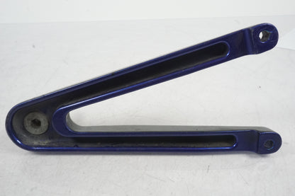 Extrabild1 på Fotpinnefäste från en Buell X1 Lightning -2002 motorcykel.