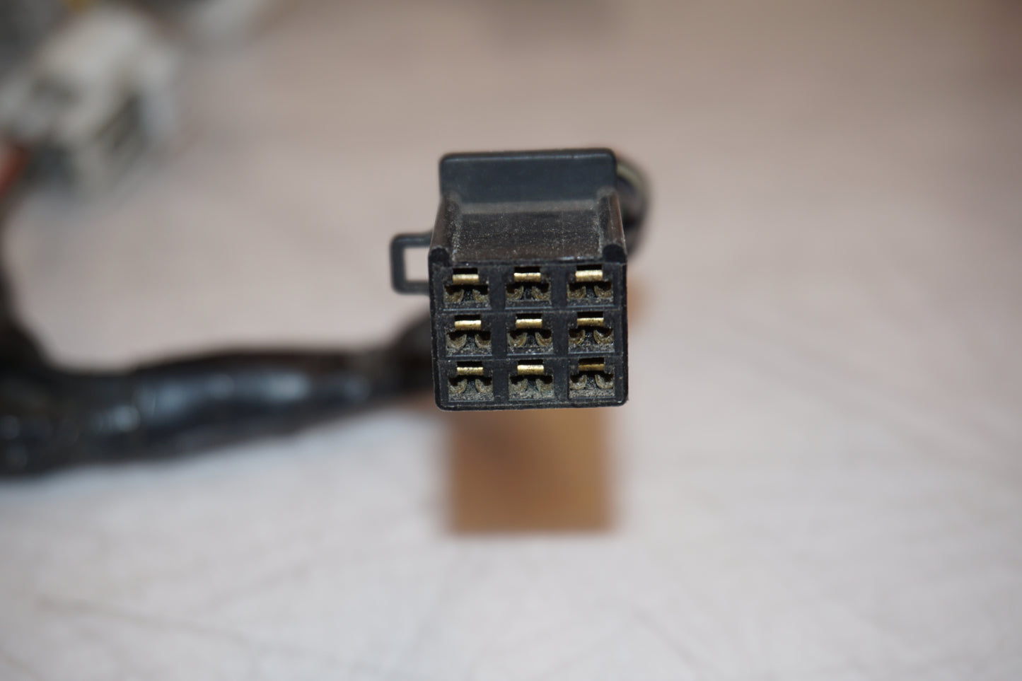 Vänster sida på Kablage från en Honda CBR 900 RR -2000 motorcykel.