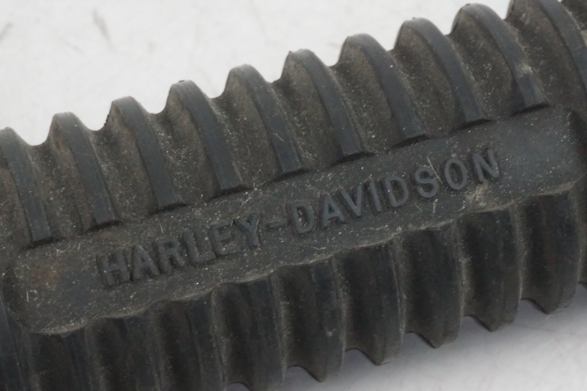 Baksidan på Fotpinne från en H-D Sportster 1200 XL1200C -1999 motorcykel.