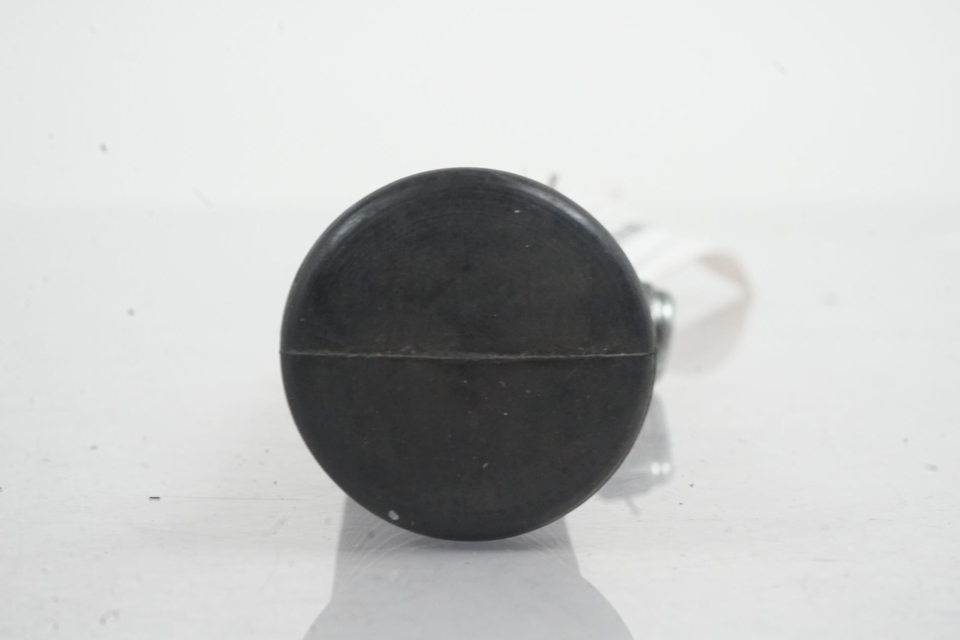 Vänster sida på Fotpinne från en H-D Sportster 1200 XL1200C -1999 motorcykel.