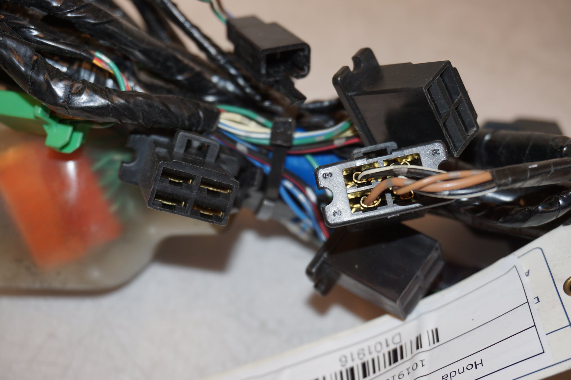 Snett uppifrån på Kablage från en Honda VFR 800 -2008 motorcykel.