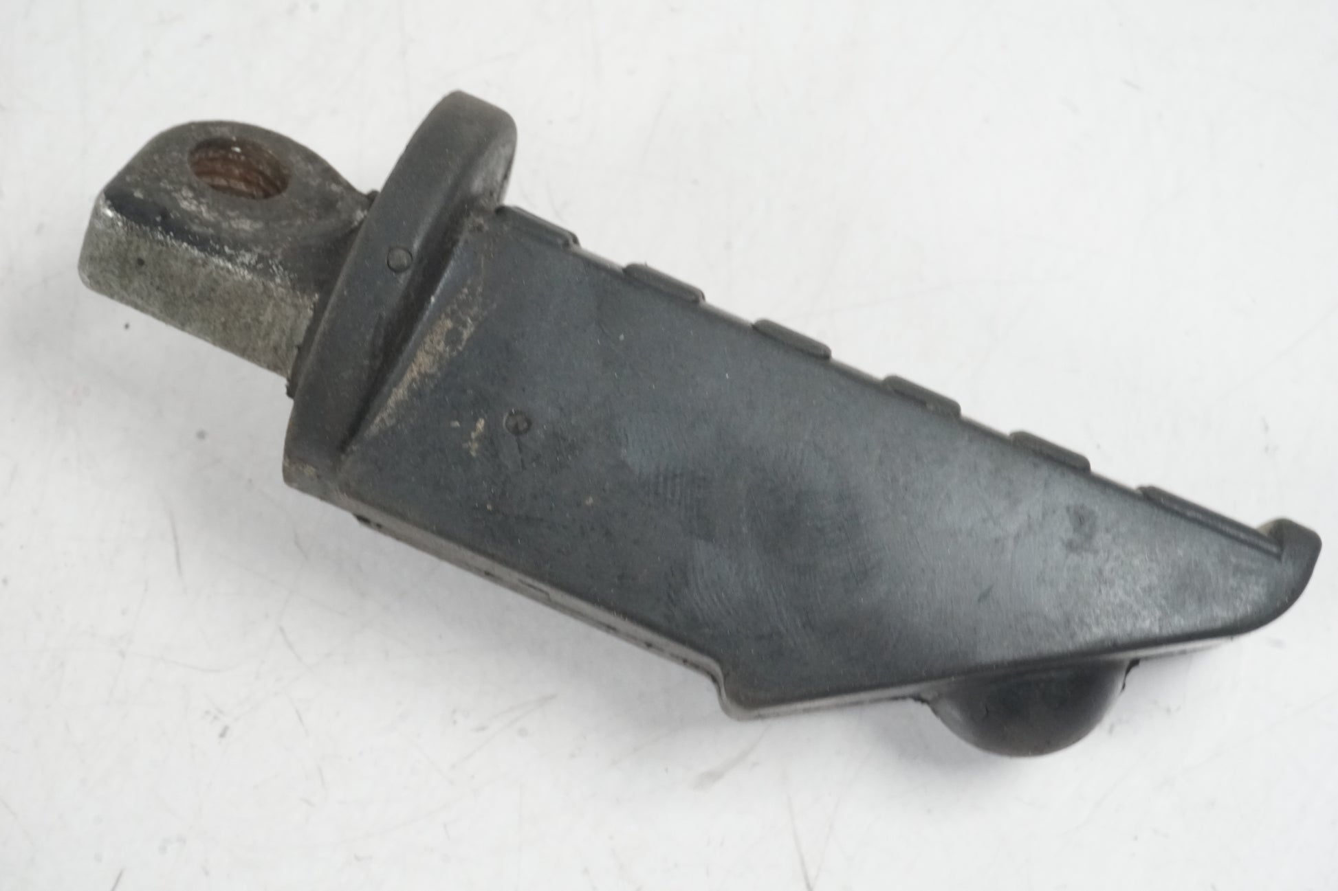 Höger sida på Fotpinne från en Buell X1 Lightning -2002 motorcykel.