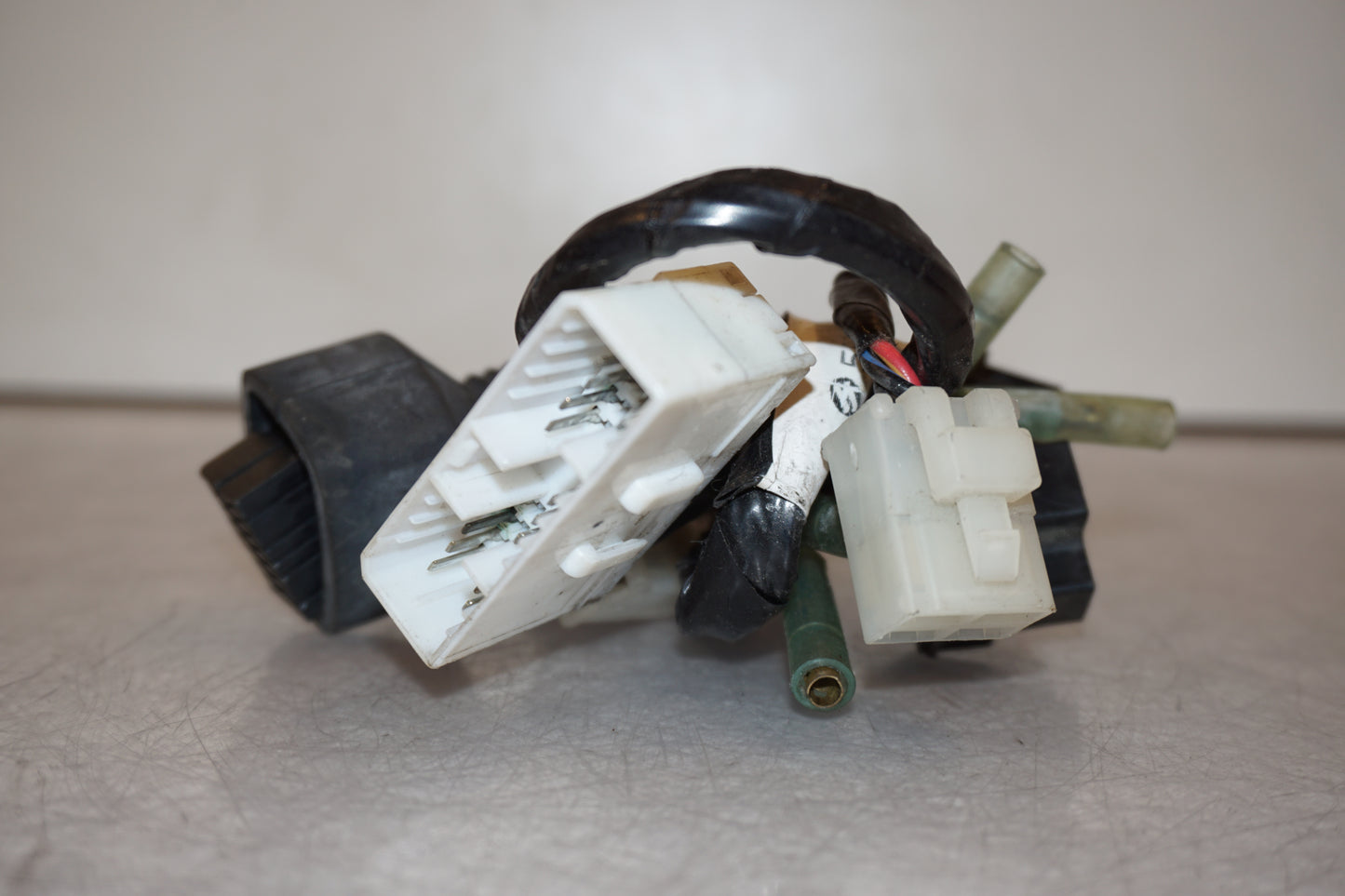 Vänster sida på Kablage från en Yamaha YZF R6 -2000 motorcykel.