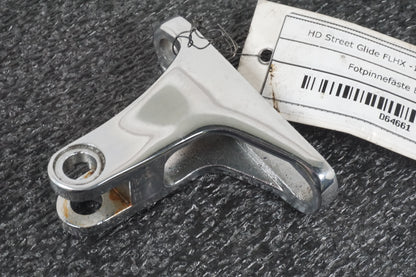 Framsidan på Fotpinnefäste från en H-D Street Glide FLHX -2016 motorcykel.