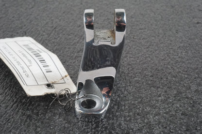 Vänster sida på Fotpinnefäste från en H-D Street Glide FLHX -2016 motorcykel.