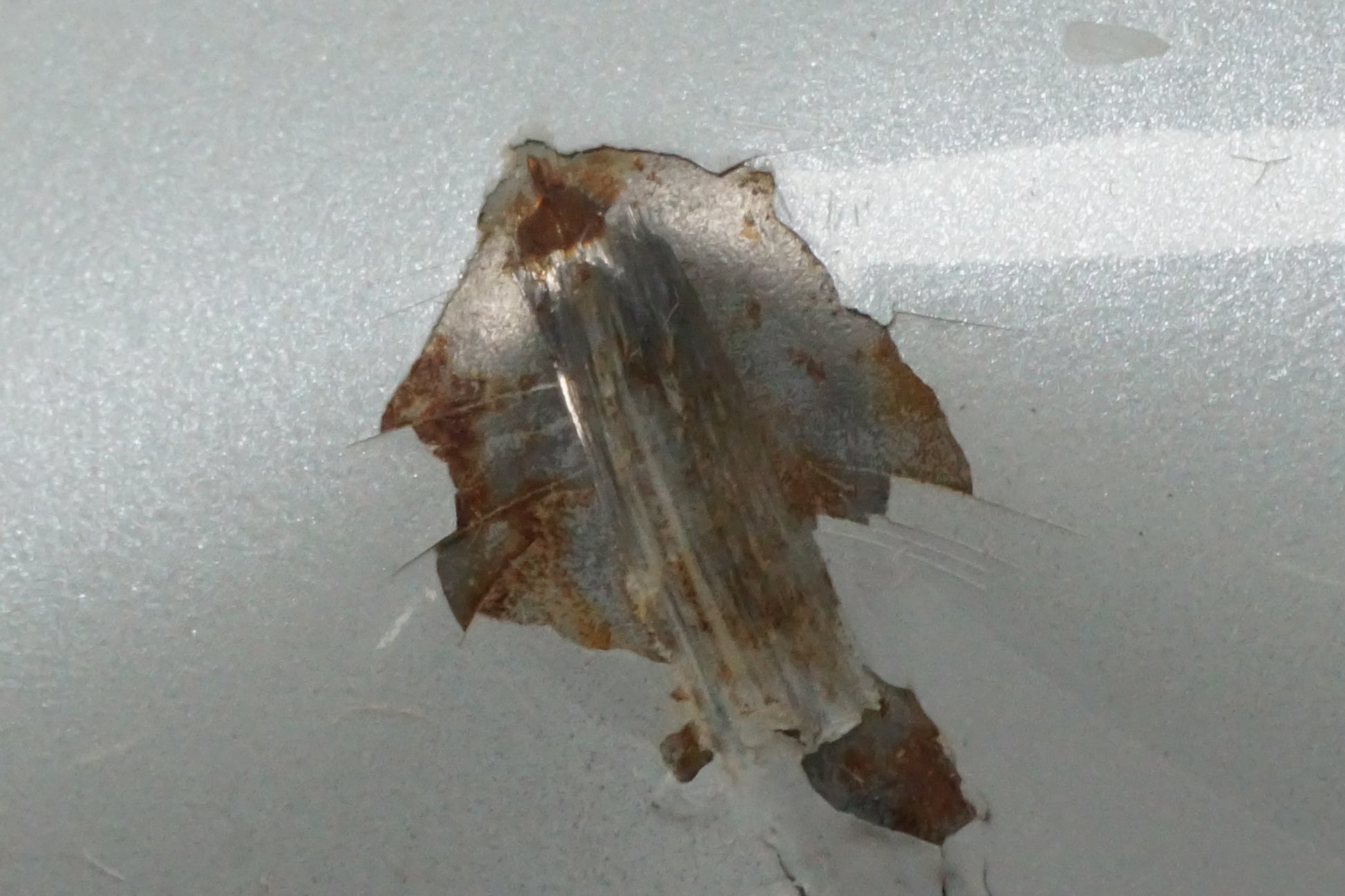 Vänster sida på Bensintank från en Honda CBR 600 -2011 motorcykel.