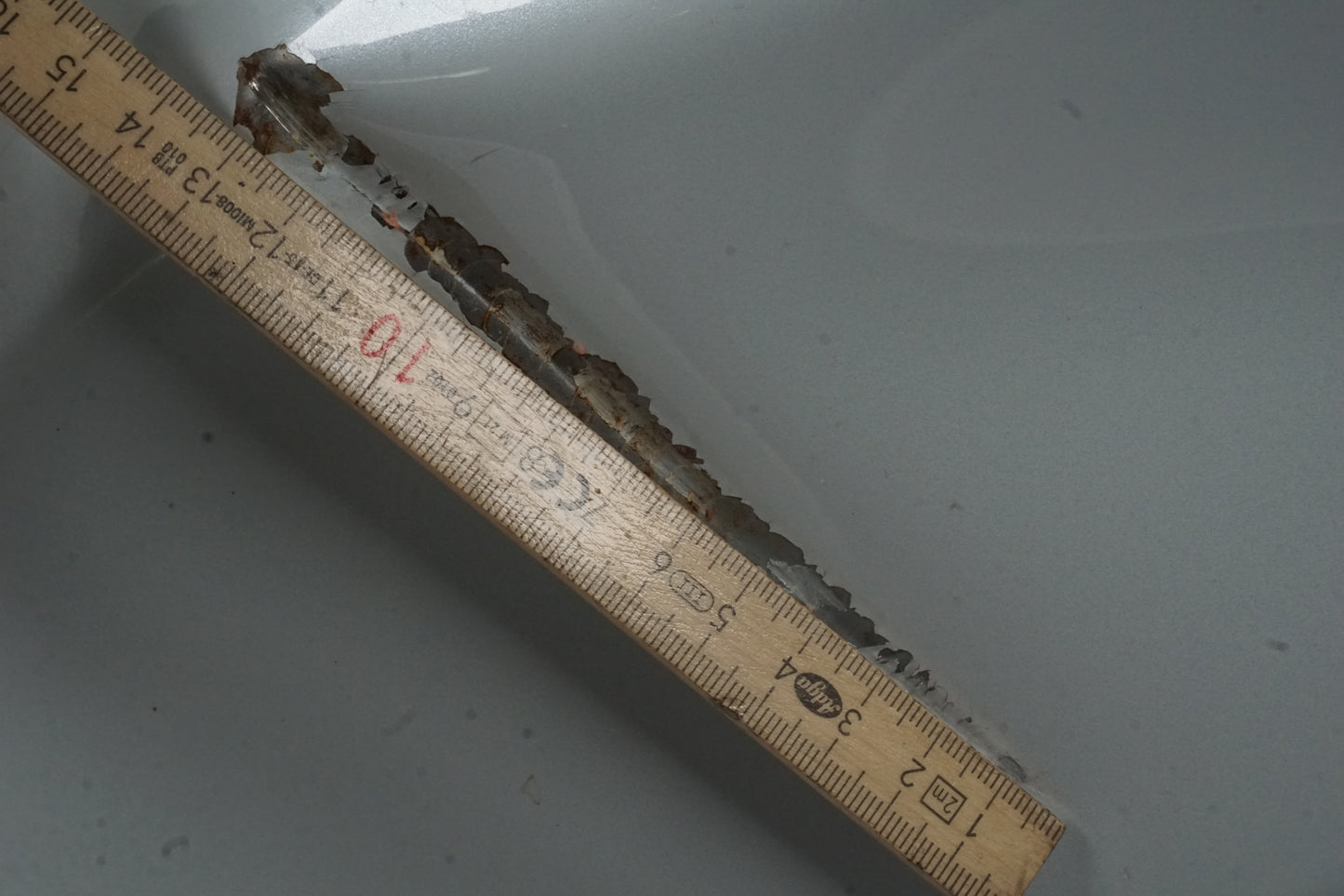 Snett uppifrån på Bensintank från en Honda CBR 600 -2011 motorcykel.