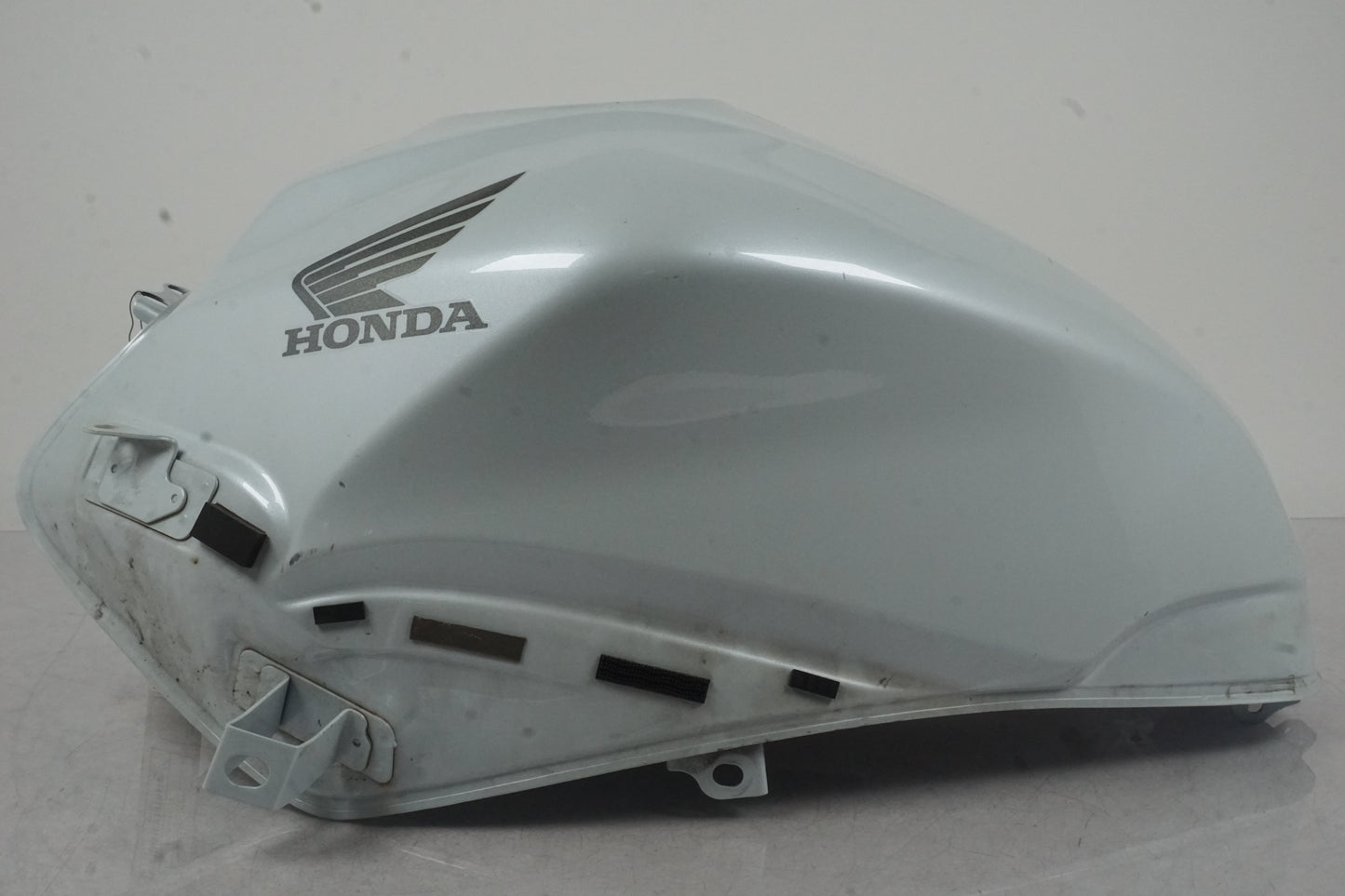 Extrabild3 på Bensintank från en Honda CBR 600 -2011 motorcykel.