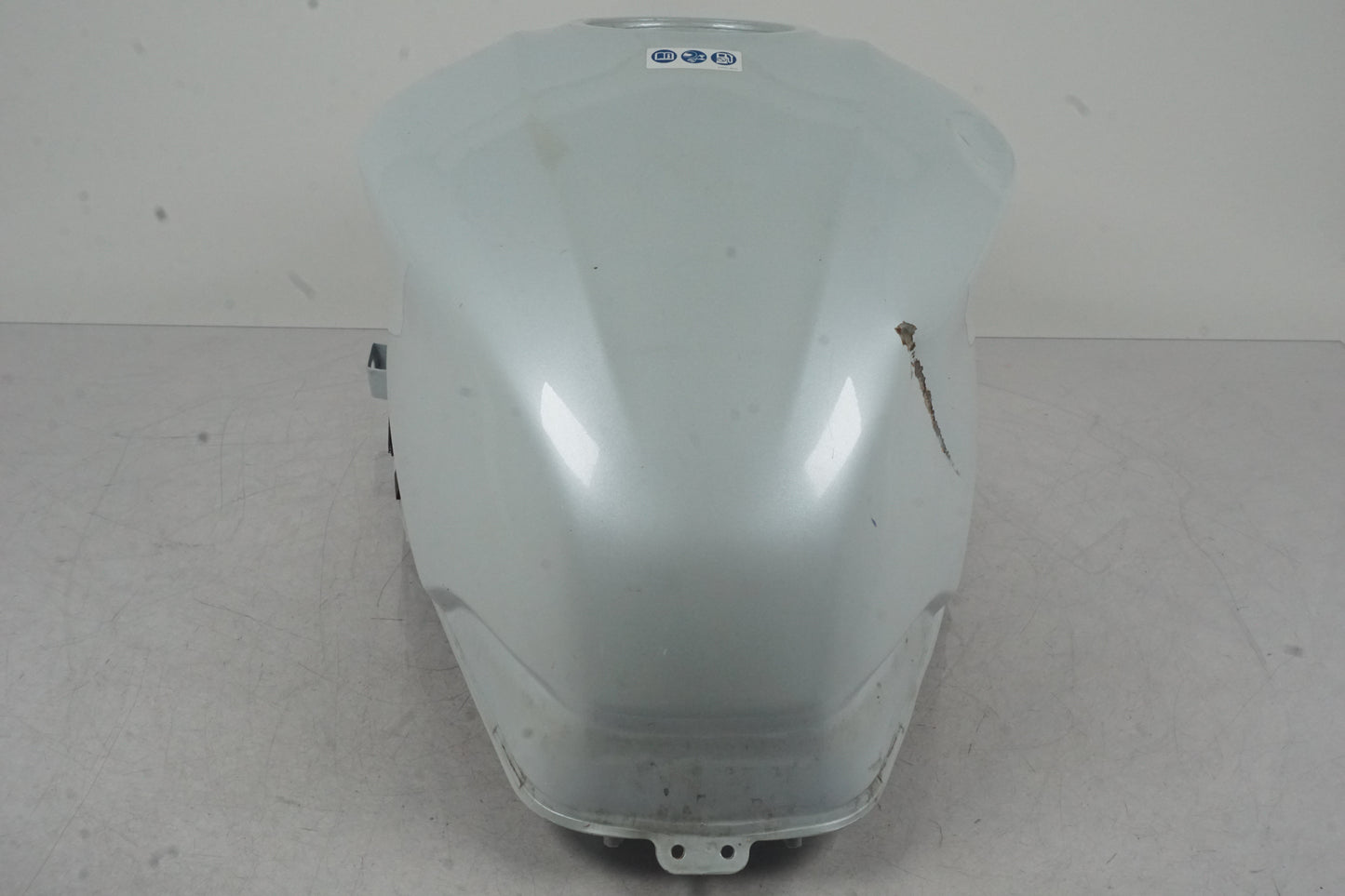 Extrabild4 på Bensintank från en Honda CBR 600 -2011 motorcykel.