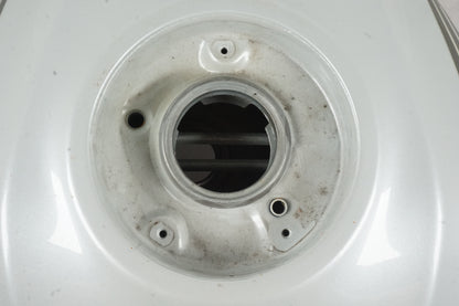 Extrabild5 på Bensintank från en Honda CBR 600 -2011 motorcykel.