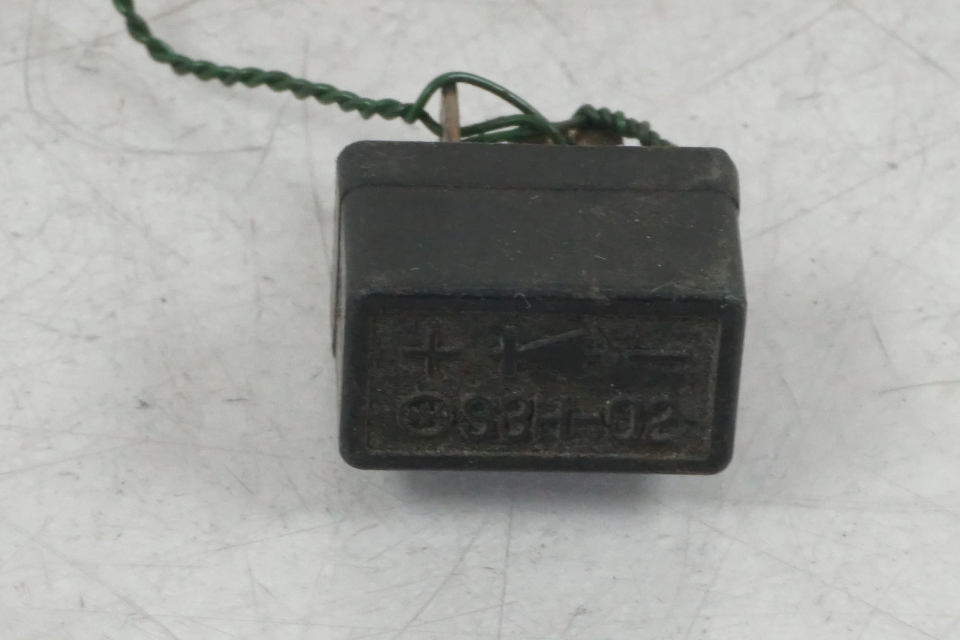 Baksidan på Relä från en Honda XL 600 V -1993 motorcykel.