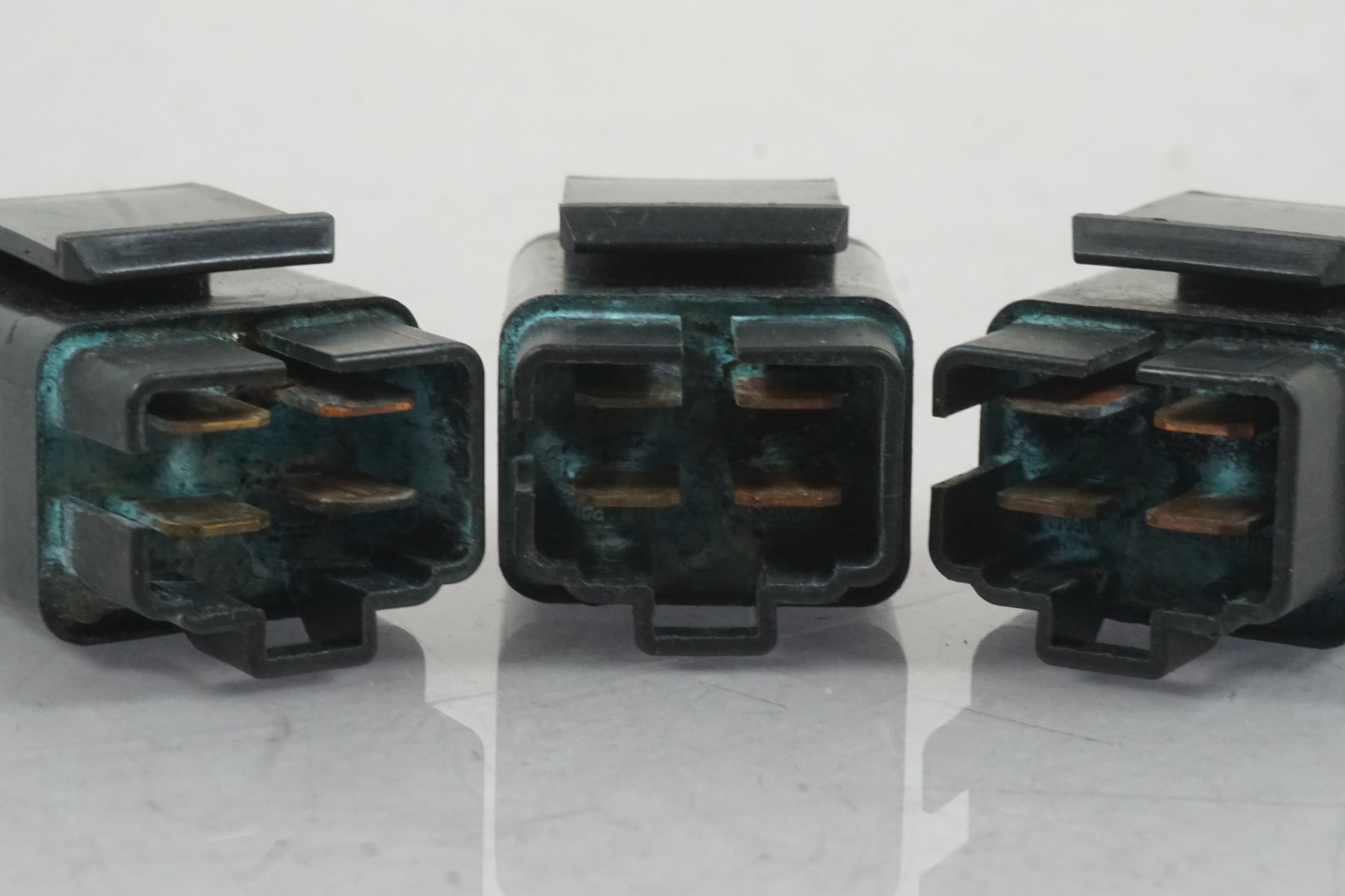 Baksidan på Relä från en Honda CBR 600 RR -2003 motorcykel.