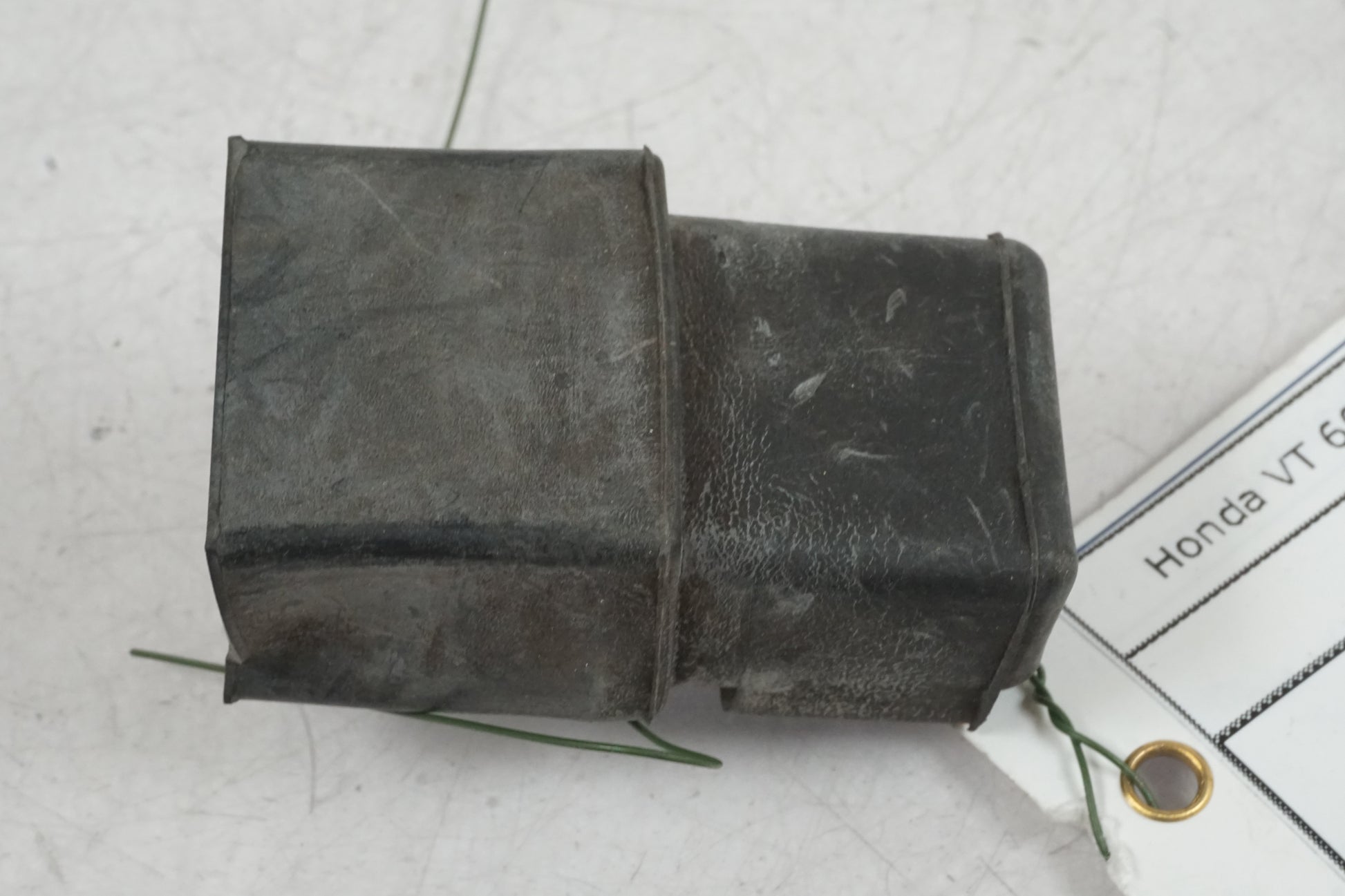 Baksidan på Relä från en Honda VT 600 C -1994 motorcykel.