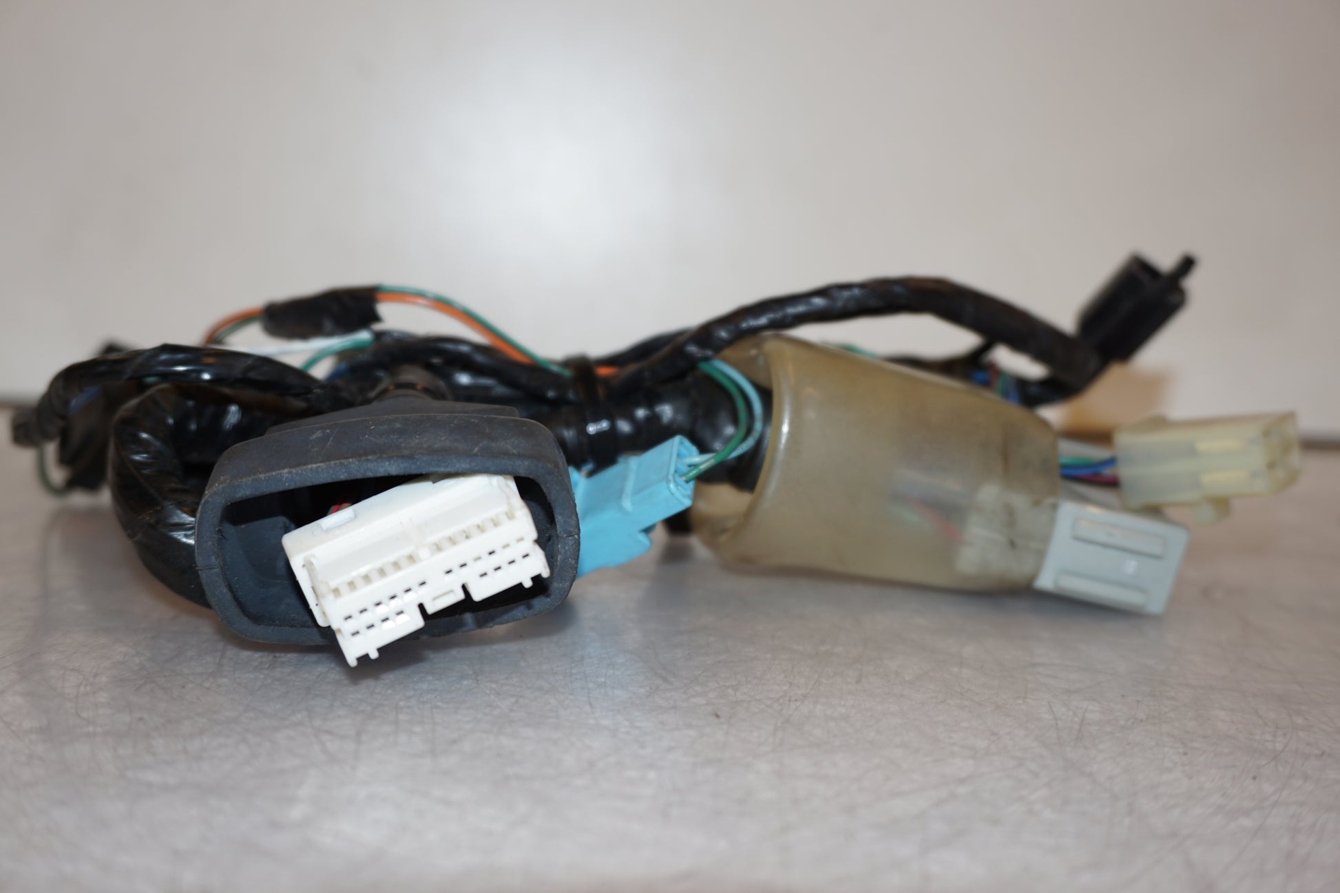 Höger sida på Kablage från en Honda CBR 900 RR -2000 motorcykel.