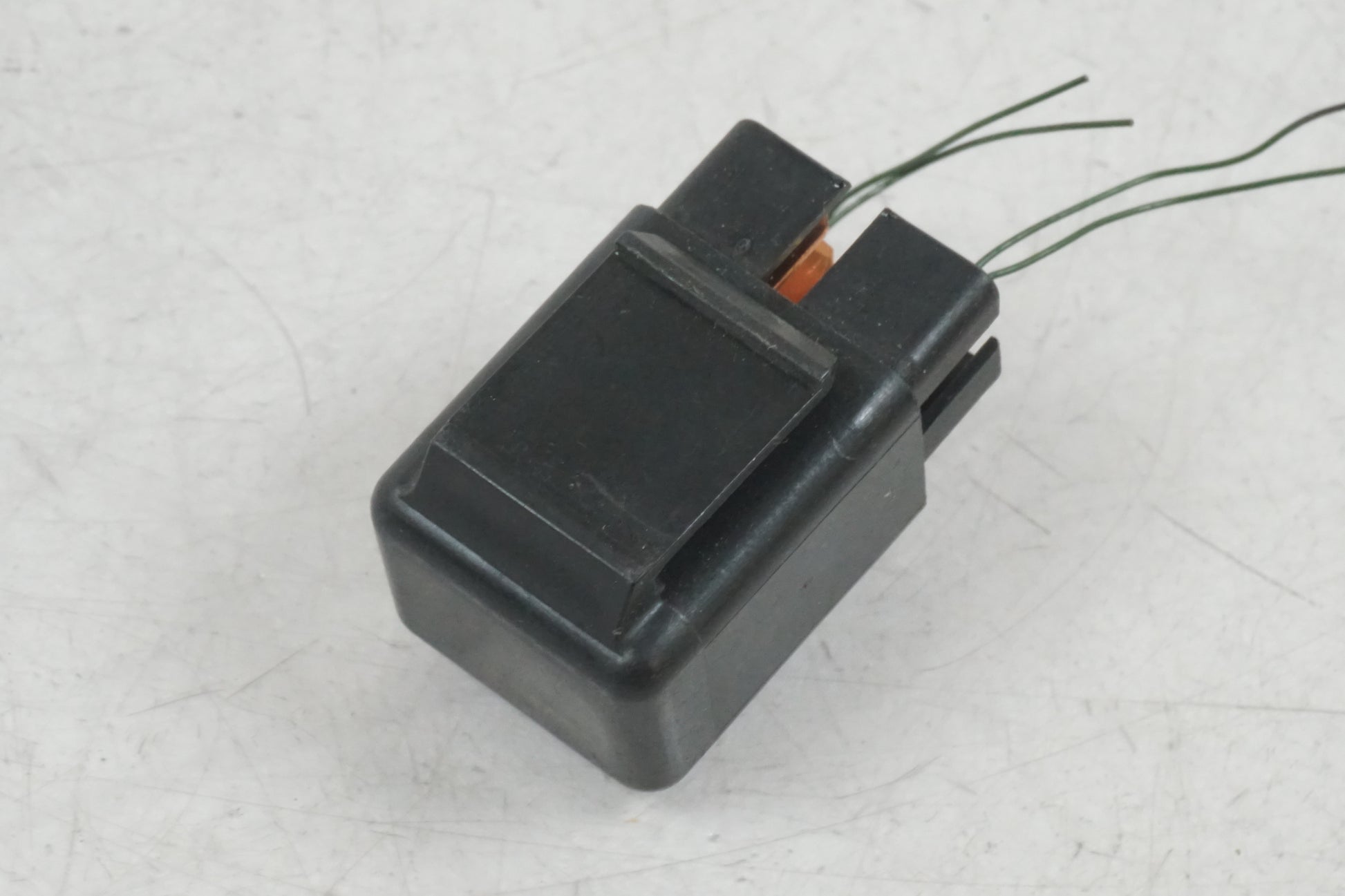 Baksidan på Relä från en Honda CBR 600 RR -2004 motorcykel.