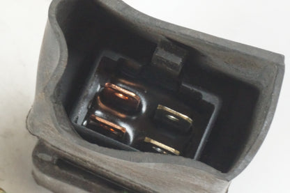 Höger sida på Relä från en Honda VT 600 C -1994 motorcykel.