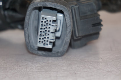 Snett nerifrån på Kablage från en Honda CB 500 F -2013 motorcykel.