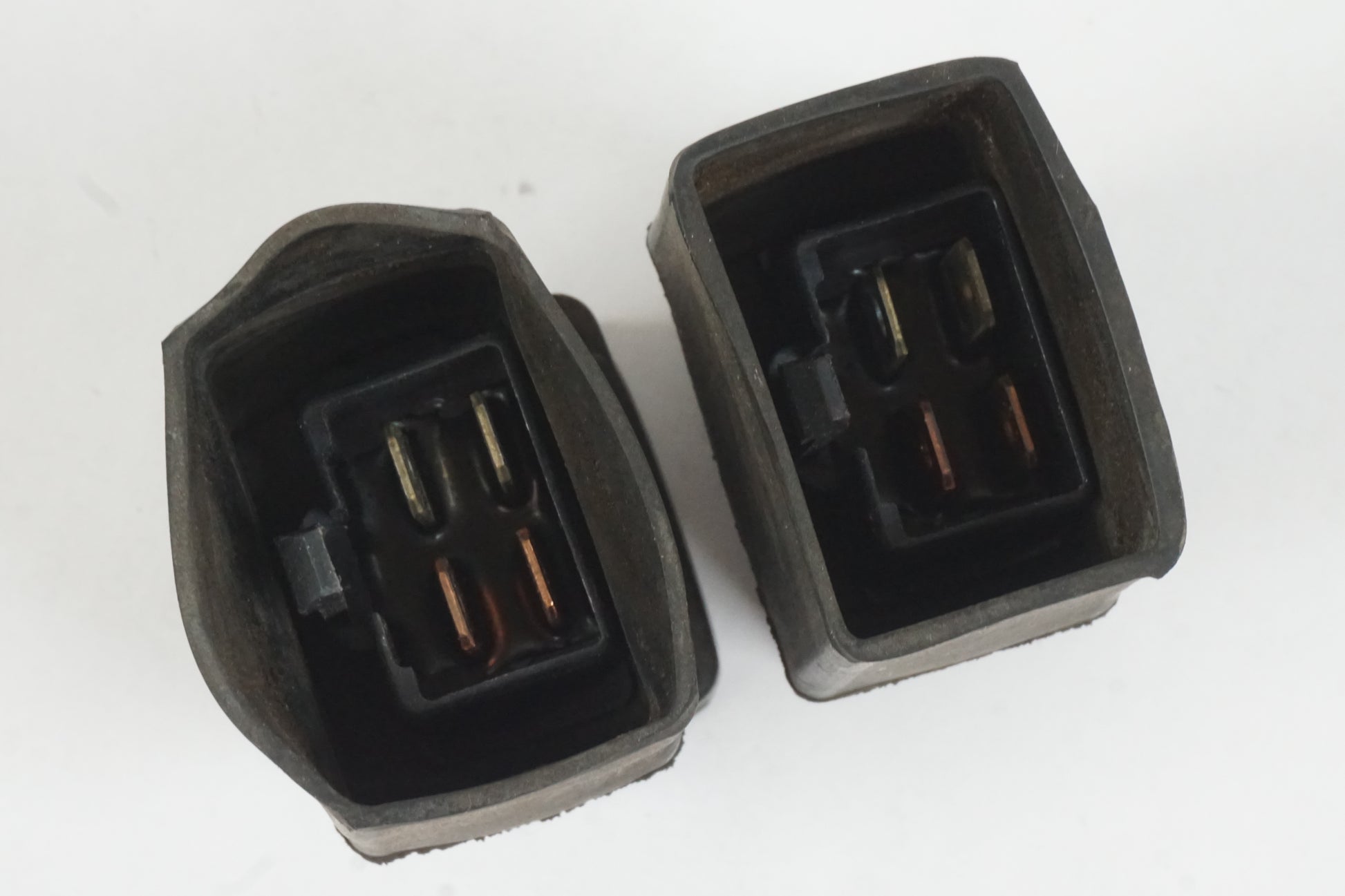 Baksidan på Relä från en Honda VT 600 C -1996 motorcykel.