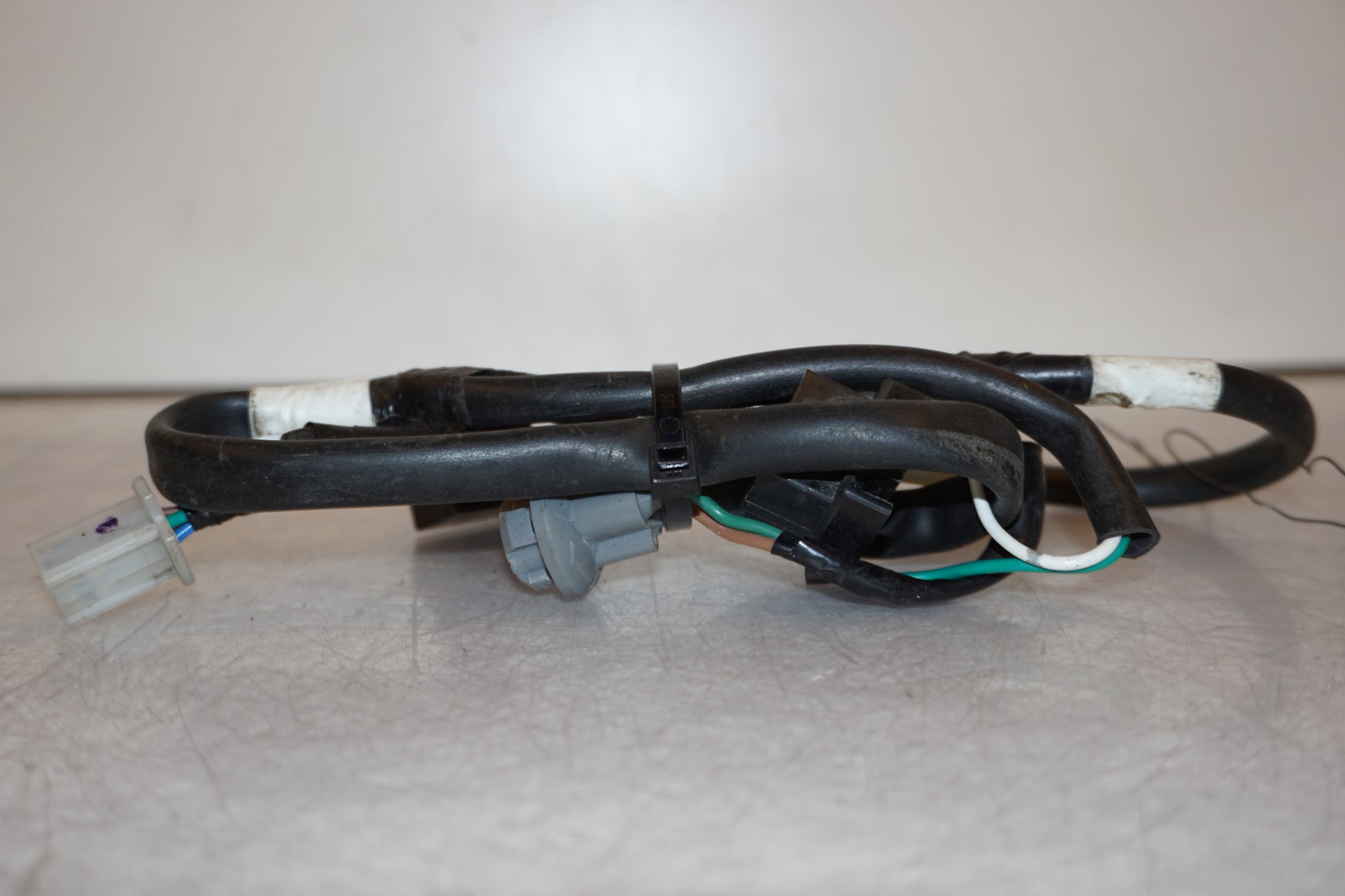 Höger sida på Kablage från en Honda CBR 125 R -2008 motorcykel.