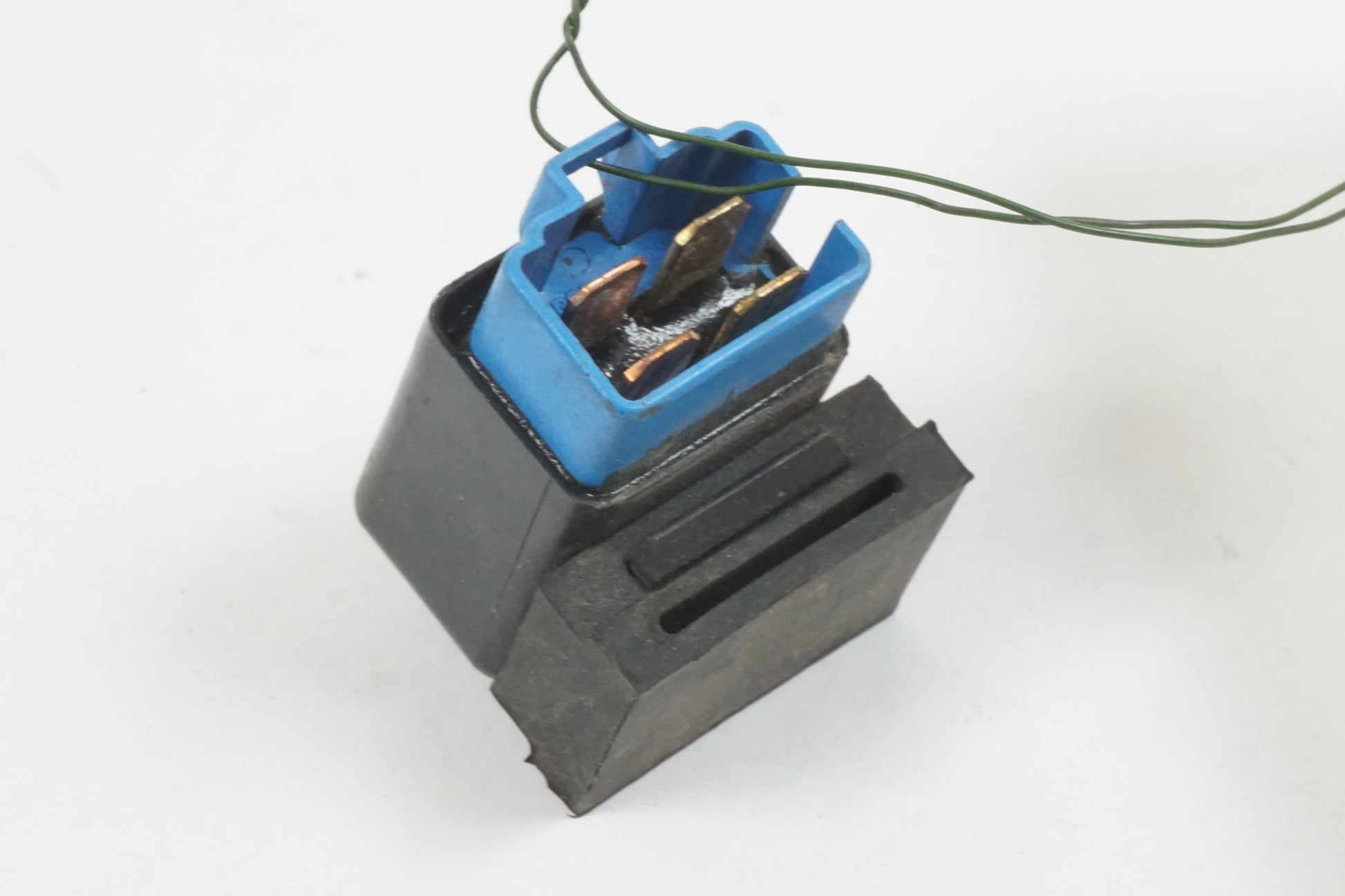 Baksidan på Relä från en Honda CBR 600 -1998 motorcykel.