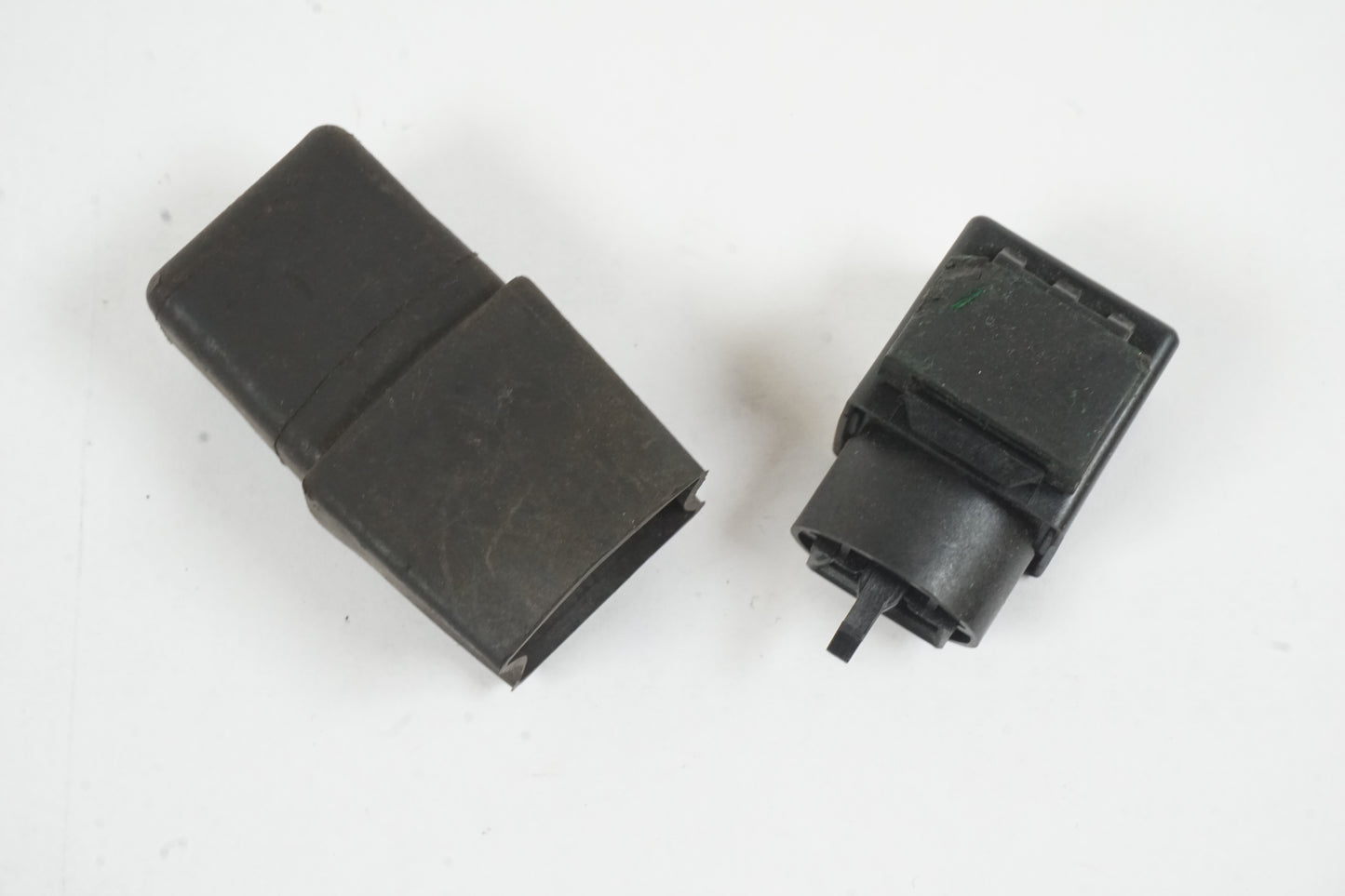 Framsidan på Relä från en Honda CB 600 Hornet -2005 motorcykel.