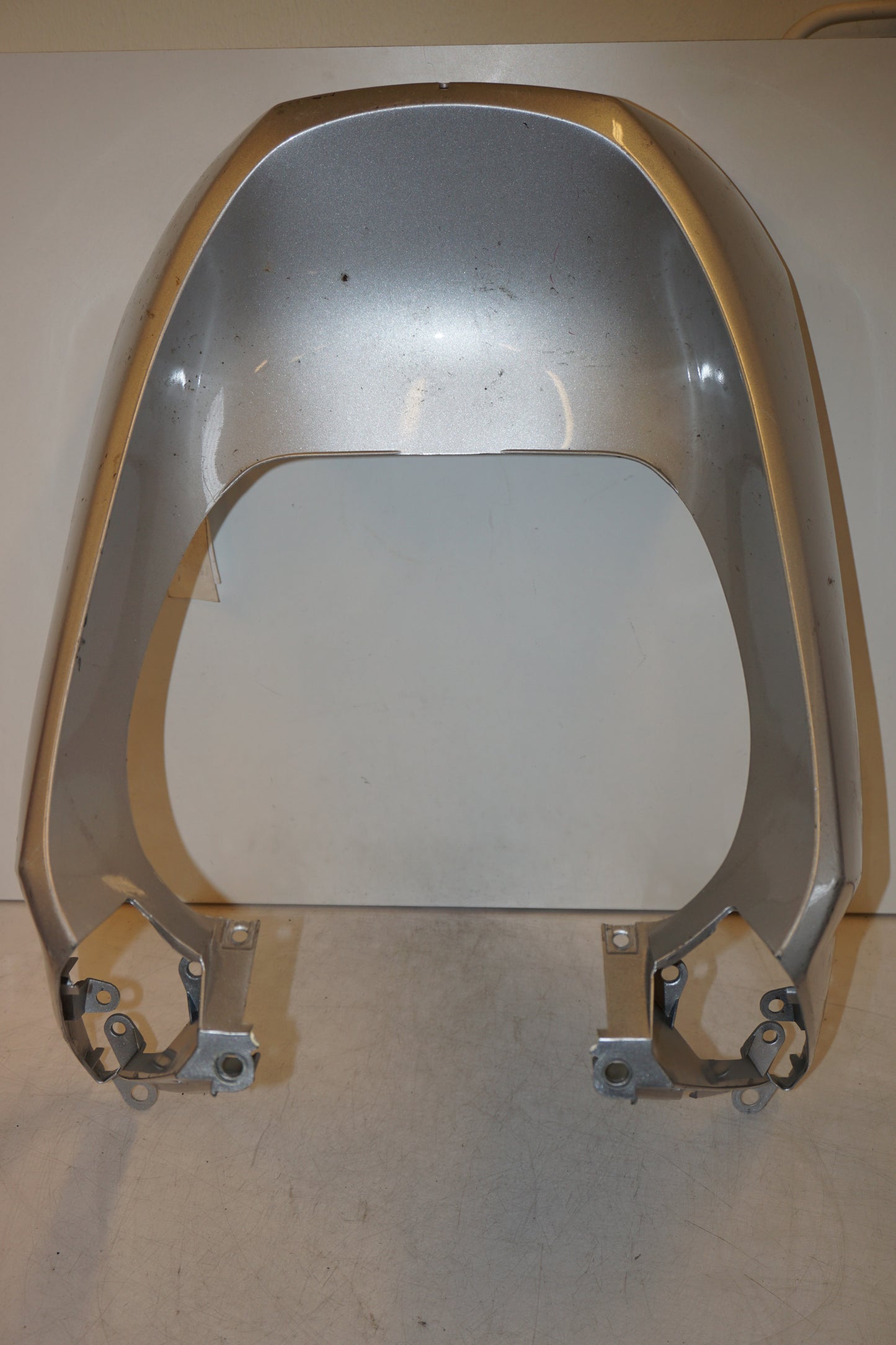 Framsidan på Magkåpa från en Honda SCV 100 -2004 motorcykel.