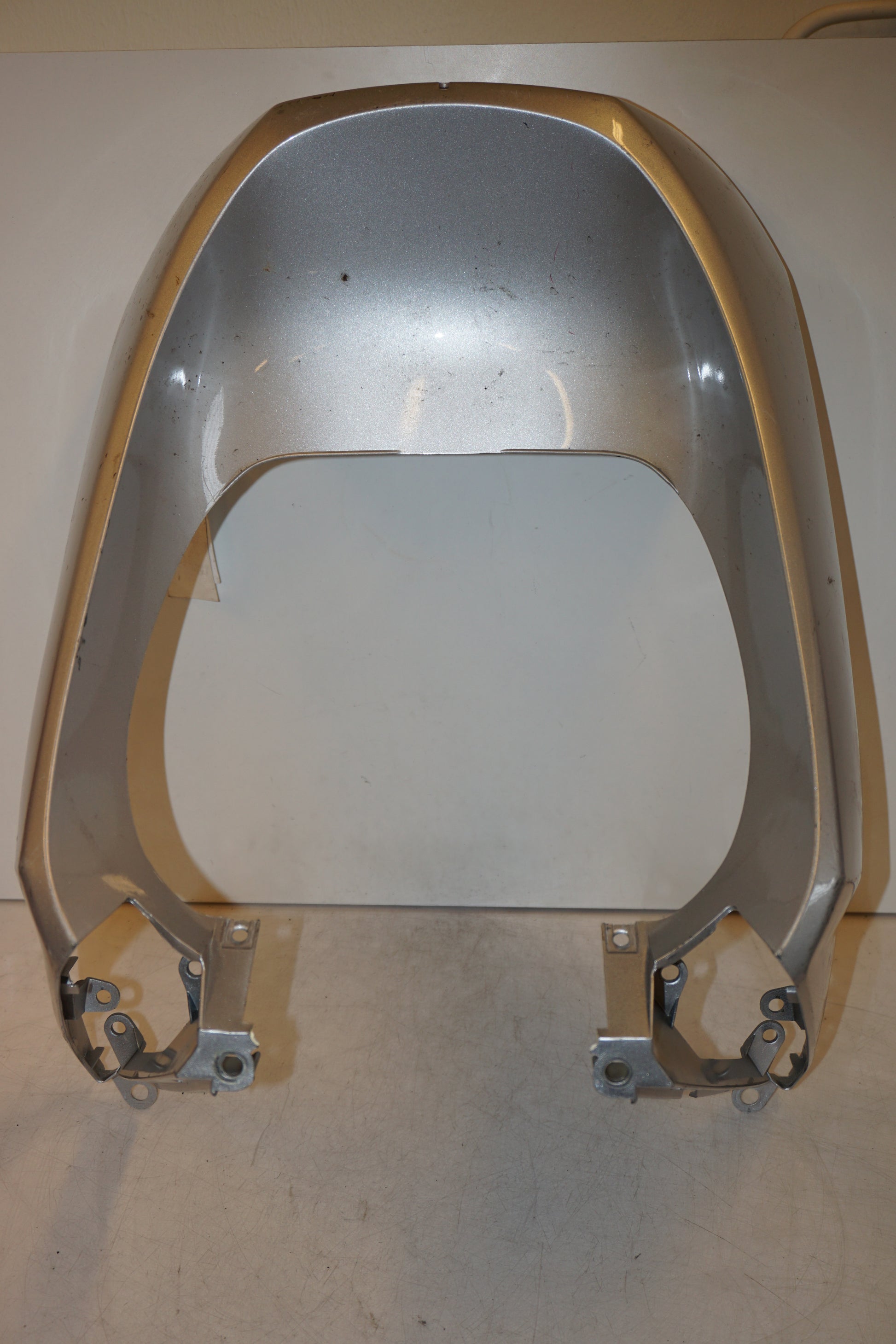 Framsidan på Magkåpa från en Honda SCV 100 -2004 motorcykel.