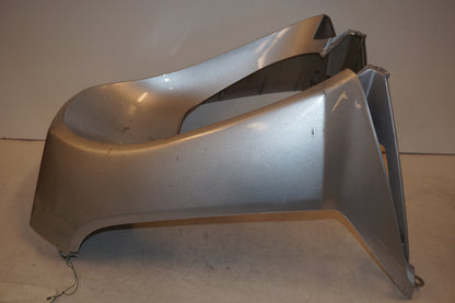 Höger sida på Magkåpa från en Honda SCV 100 -2004 motorcykel.