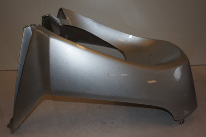 Snett uppifrån på Magkåpa från en Honda SCV 100 -2004 motorcykel.