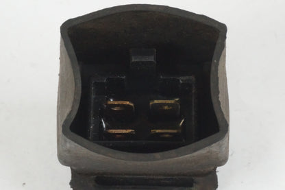 Snett nerifrån på Relä från en Honda CB 600 Hornet -2005 motorcykel.