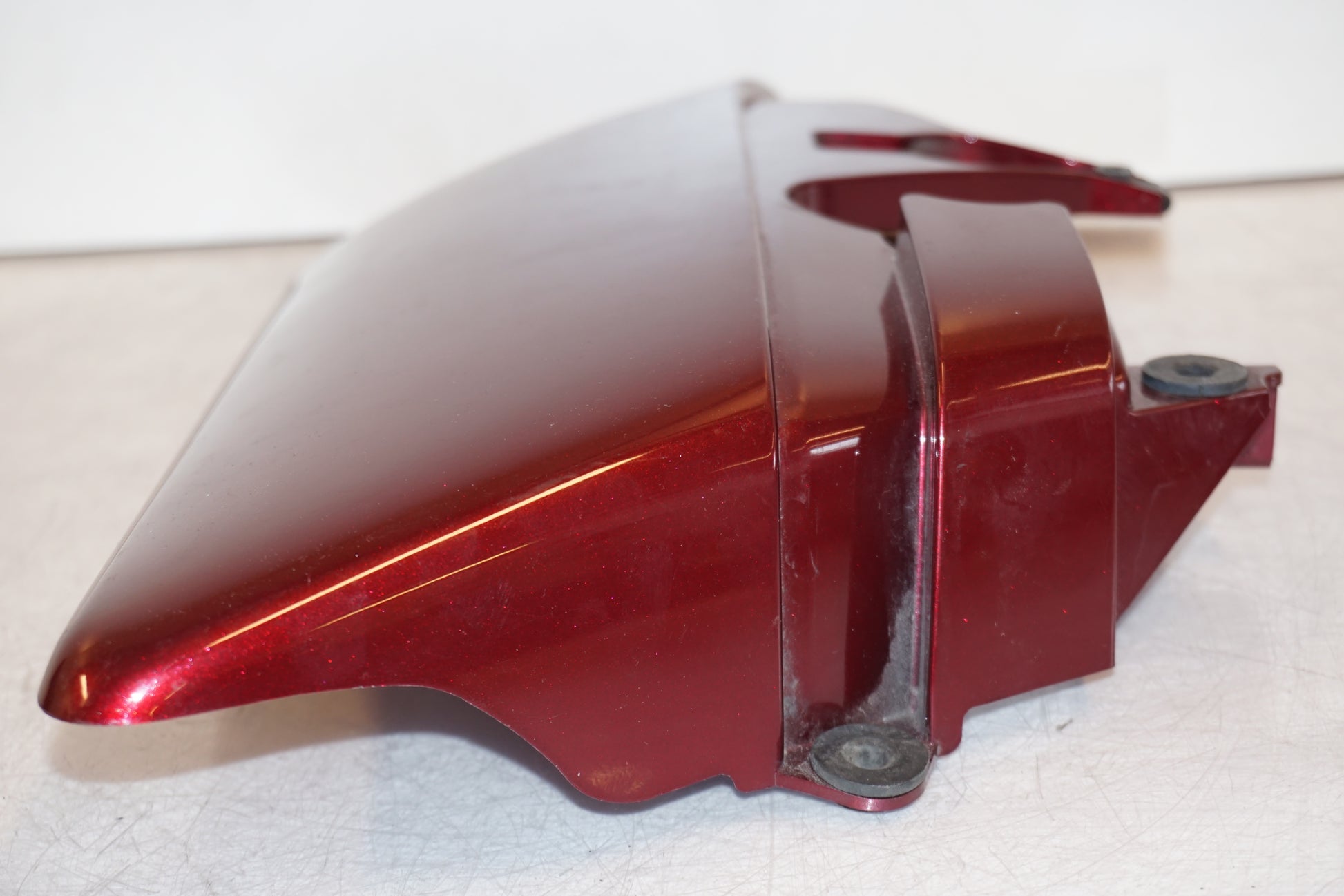 Snett uppifrån på Sidopanel från en Kawasaki VN 1700 Classic Tourer -2009 motorcykel.