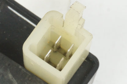 Baksidan på Bensinpumpsrelä från en Honda ST 1100 -1998 motorcykel.