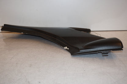 Baksidan på Sidopanel från en Honda CB 600 Hornet -2003 motorcykel.