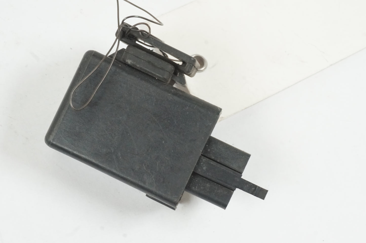 Baksidan på Relä från en Honda VFR 750 -1988 motorcykel.