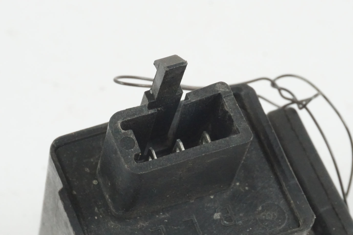 Höger sida på Relä från en Honda VFR 750 -1988 motorcykel.