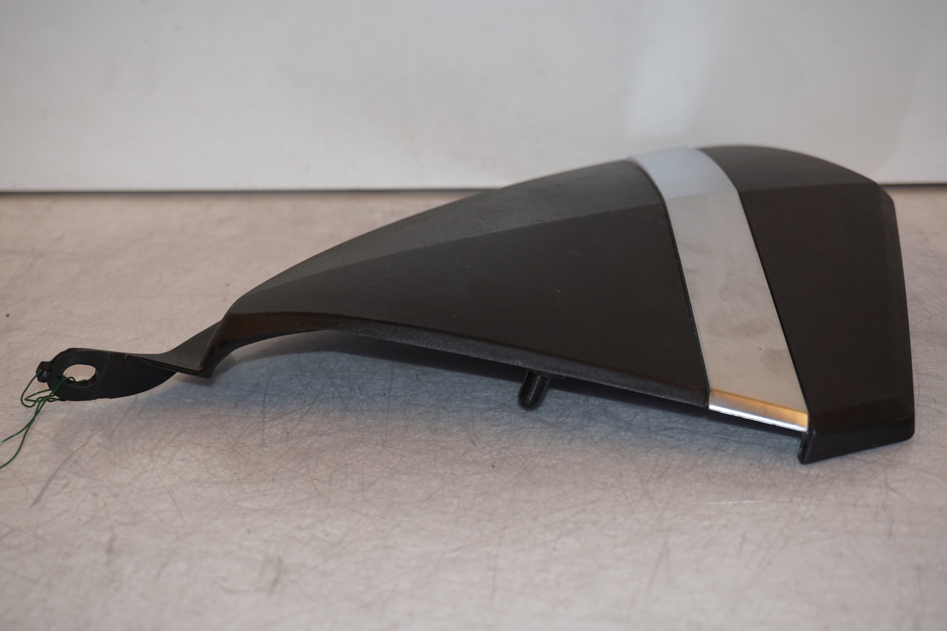 Höger sida på Sidopanel från en Honda CB 1000 R -2009 motorcykel.