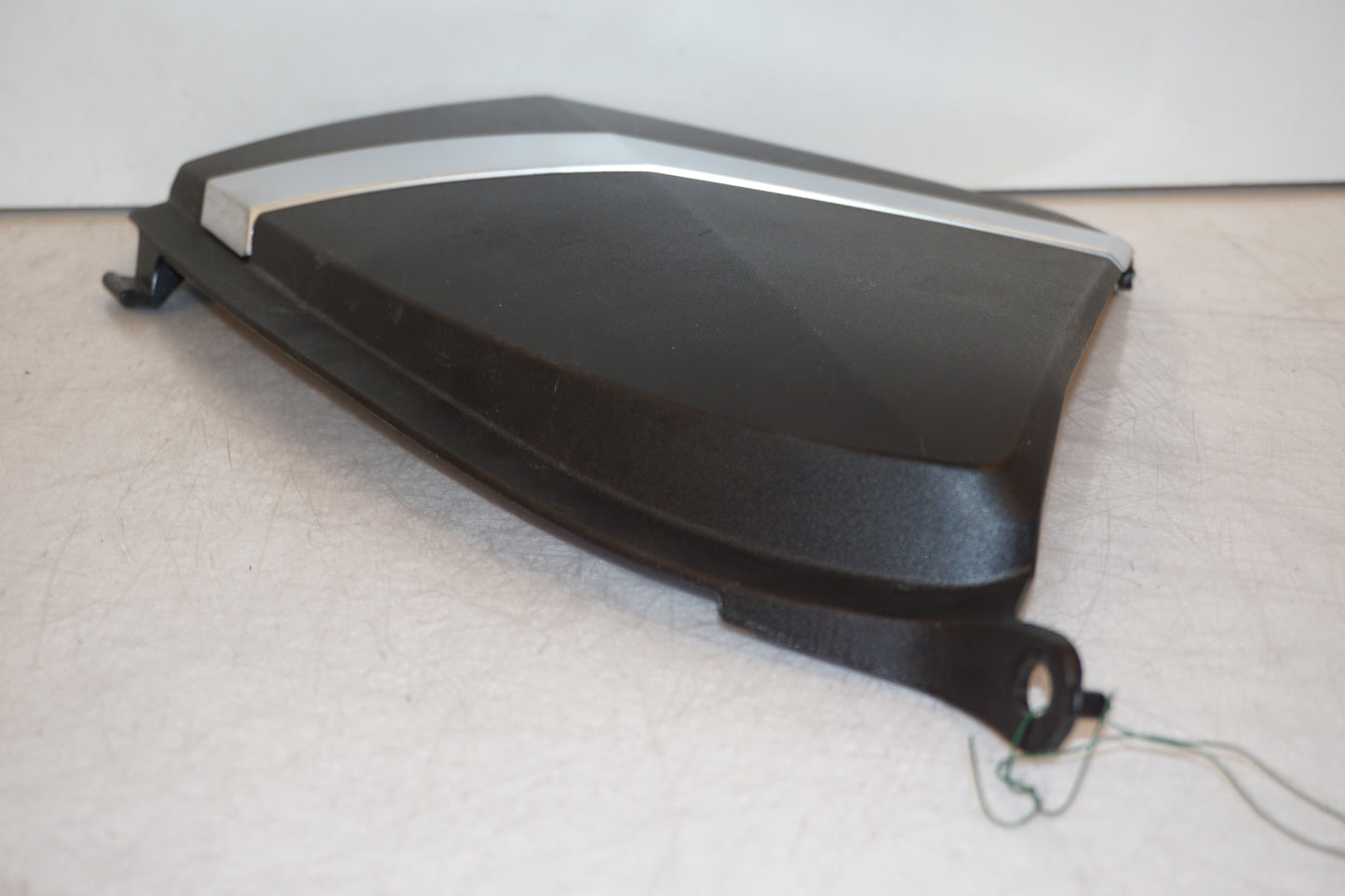 Vänster sida på Sidopanel från en Honda CB 1000 R -2009 motorcykel.