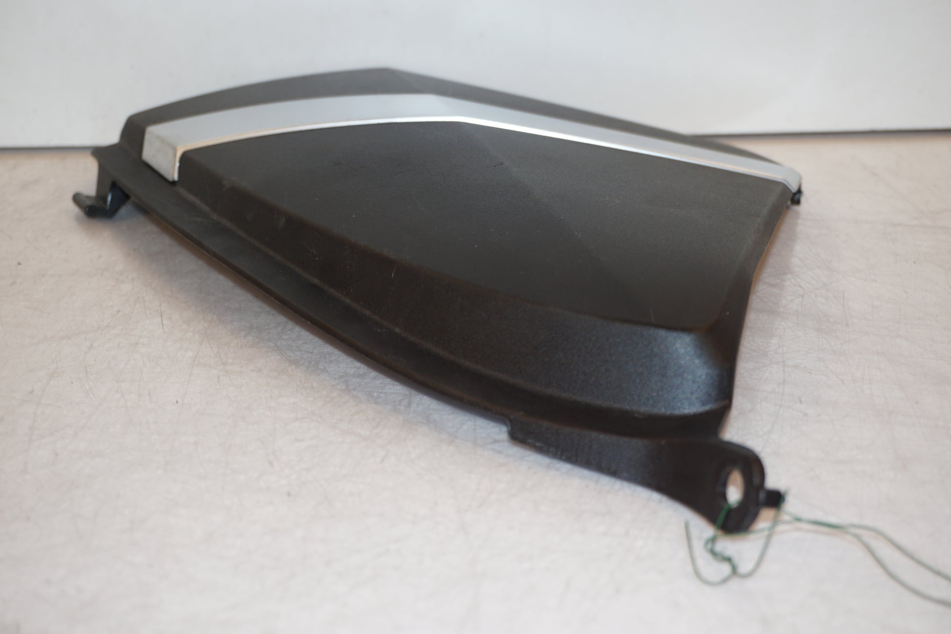 Vänster sida på Sidopanel från en Honda CB 1000 R -2009 motorcykel.